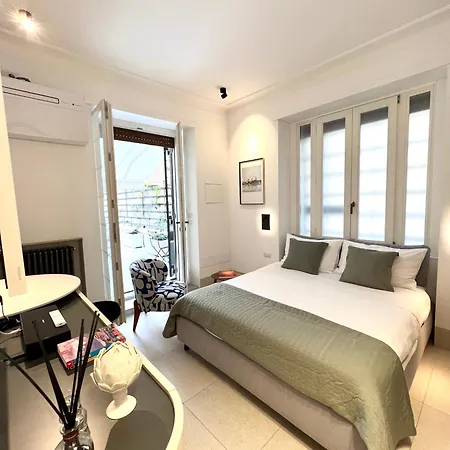Lungotevere Flaminio Couette-café Rome